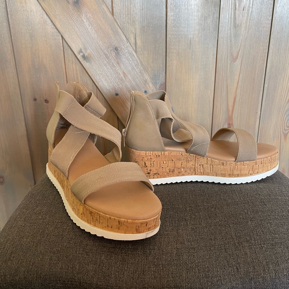 Torrid sandals, size 7 wide. New.